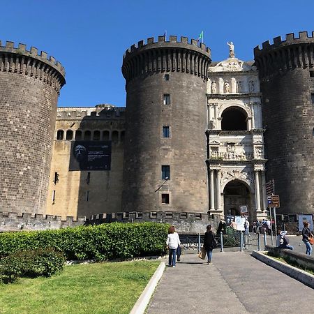 Toledostop Наполи Екстериор снимка Castel Nuovo, Naples