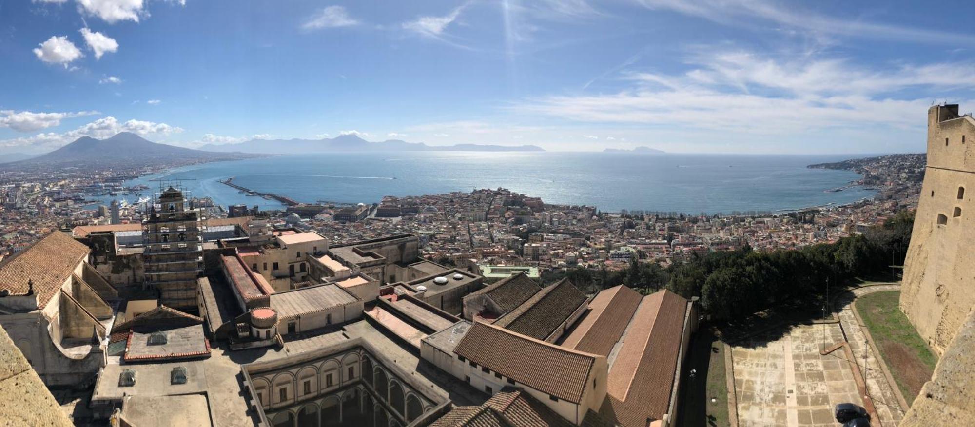 Toledostop Наполи Екстериор снимка View of the city of Taormina