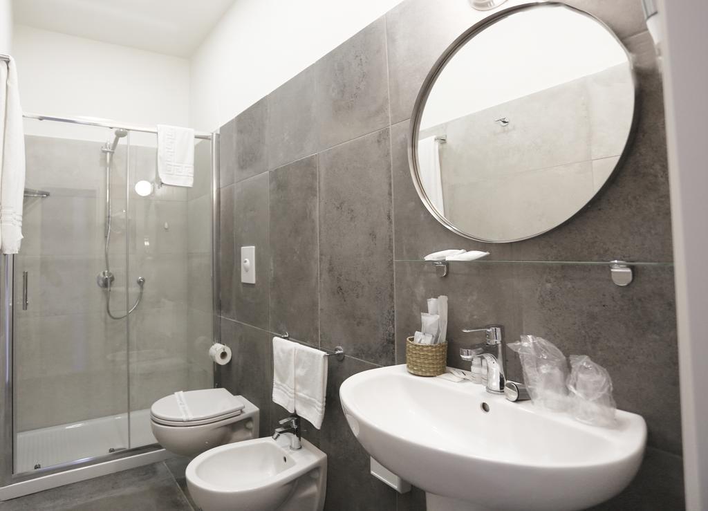 Toledostop Наполи Екстериор снимка Bathroom
