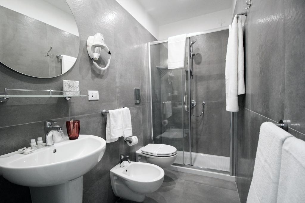 Toledostop Наполи Екстериор снимка A modern bathroom