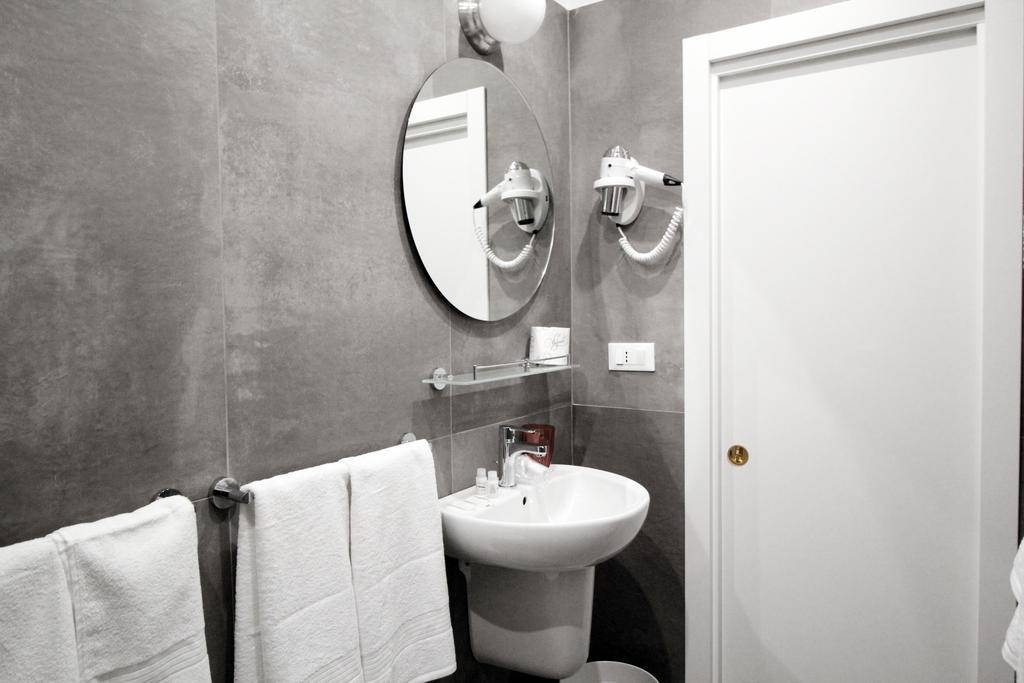 Toledostop Наполи Екстериор снимка Bathroom