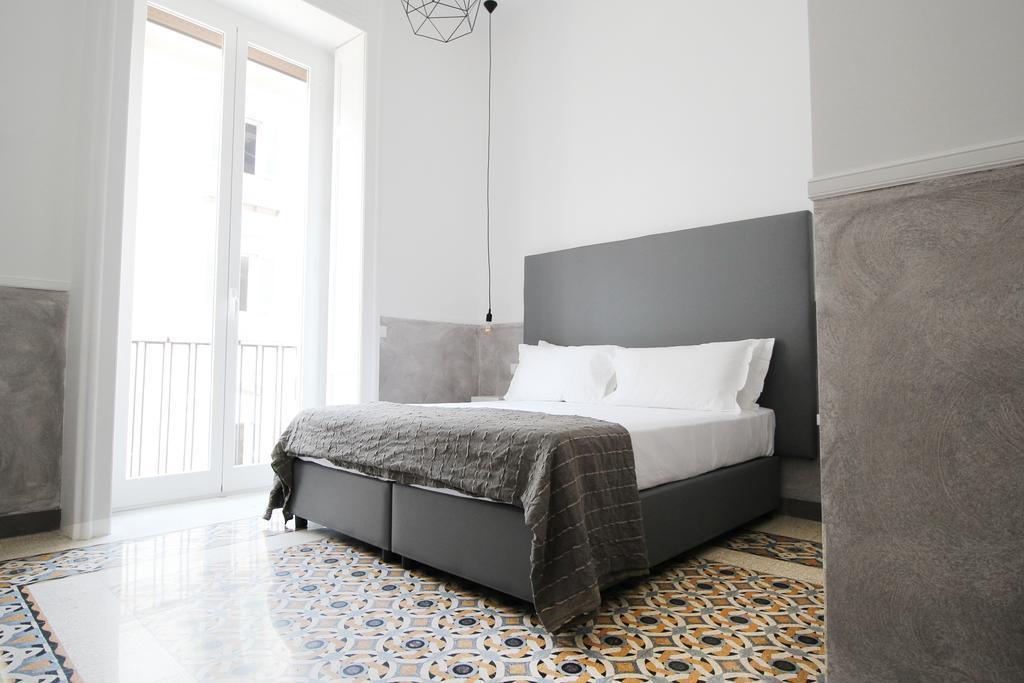 Toledostop Наполи Екстериор снимка A bedroom