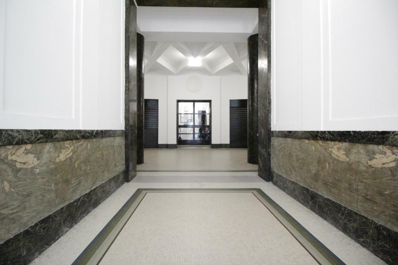 Toledostop Наполи Екстериор снимка Interior of the building