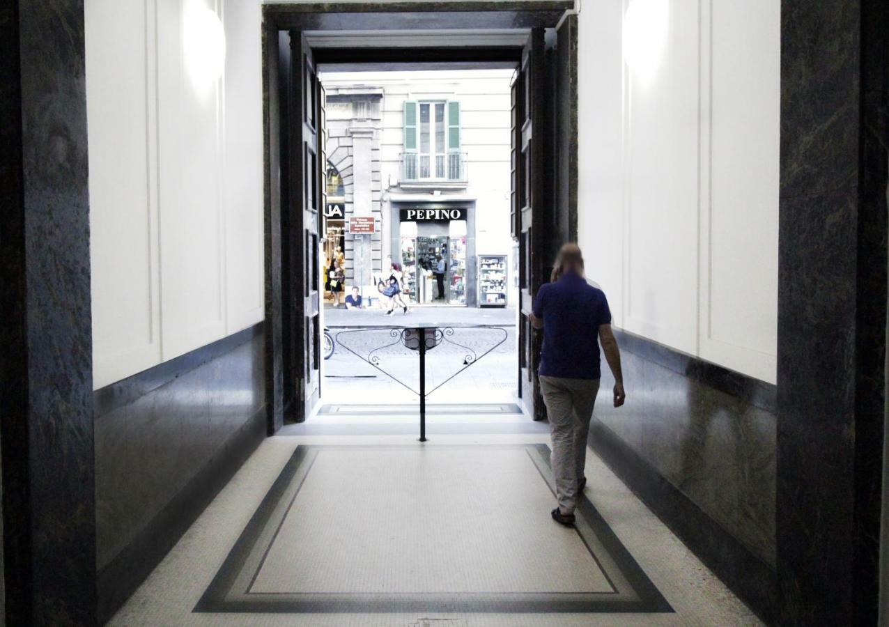 Toledostop Наполи Екстериор снимка The entrance to the gallery