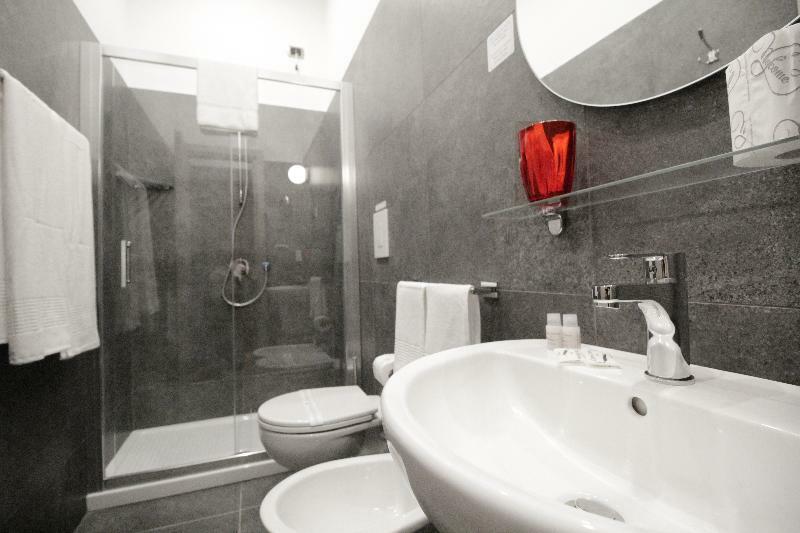 Toledostop Наполи Екстериор снимка A modern bathroom